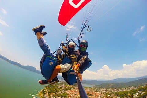 Parapendio nella Valle de Bravo