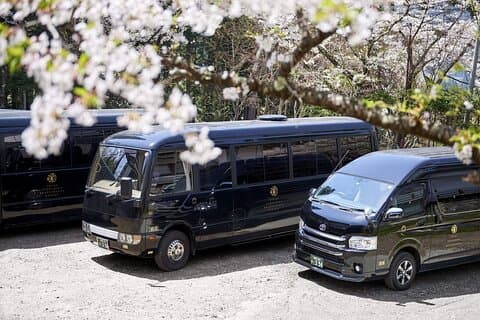 Private roundtrip transport: to/from Snow Monkey Park