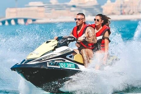 Giro in moto d'acqua vicino al Burj Al Arab di Dubai con pick and drop opzionale