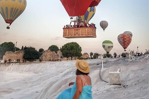 Experiência de balão de ar quente em Pamukkale com café da manhã e traslado