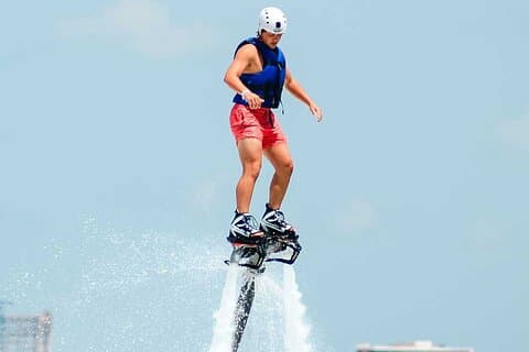 Flyboard : survolez le lagon avec ce vol incroyable