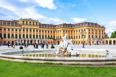 Vienna: Schönbrunn Palace Gardens Private Guided Tour
