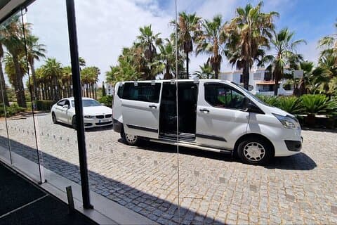 Private transfer between Seville and Lagos/Alvor/Portimão