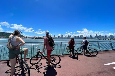Tour à vélo dans la vieille ville et la ville de Panama avec les marchés locaux