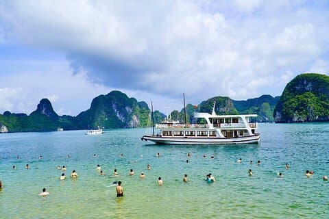 Ha Long Bay Day Tour Bästsäljare: Kryssning, kajak, simning, vandring och lunch