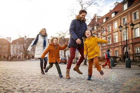 Familietur i Warszawas gamle bydel med sjove aktiviteter for børn