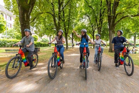 Passeio de bicicleta elétrica pela cidade