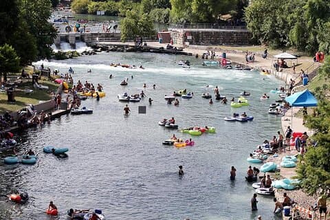 River Tubing på Comal River med 3 rännor och skyttel