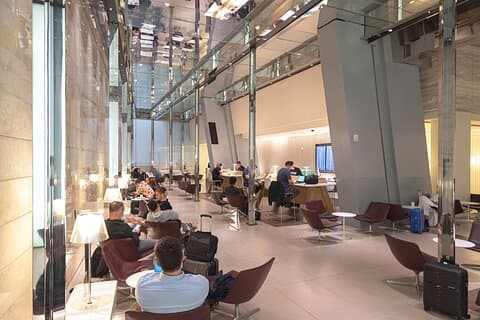 Qatar : salon Al Maha de l'aéroport international de Doha Hamad (DOH)