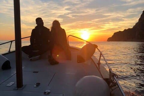 Tour privato in barca a Capri al tramonto con Happy Hour