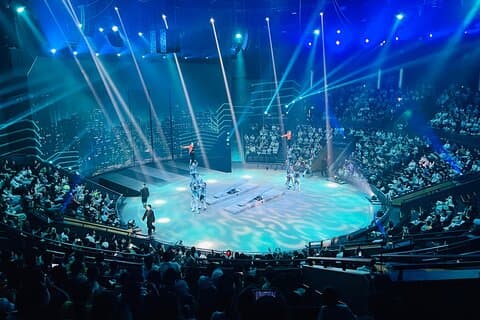 Spettacolo acrobatico del teatro dell'era di Shanghai con trasferimento in hotel