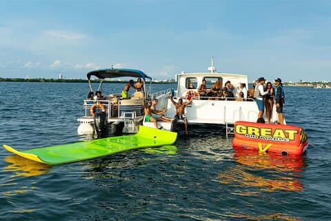 Den ultimative vandoplevelse i Miami med drinks og jetski