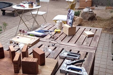 Small Group Make Your Own Bird Feeder Workshop in Cercedilla