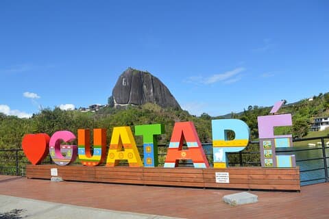 Private full-day excursion to Guatapé