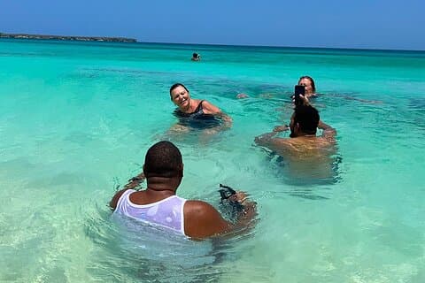 Tour Privado 2 Días a Bahía De Las Águilas con Hospedaje en Hotel