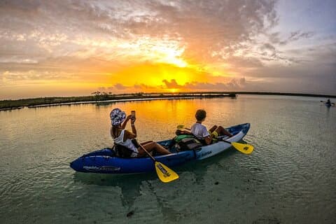 Bacalar solopgang i kajak