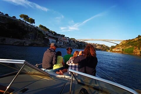 6 ponts, non partagé,1h30m, option sunset, prix groupe jusqu'à 6px