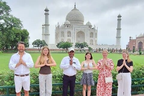 Privater Tagesausflug nach Agra mit Blick auf das Taj Mahal bei Sonnenaufgang
