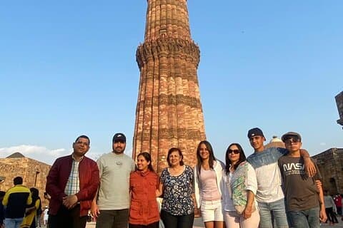 Excursión privada de 2 días a Agra durante la noche desde Delhi en automóvil
