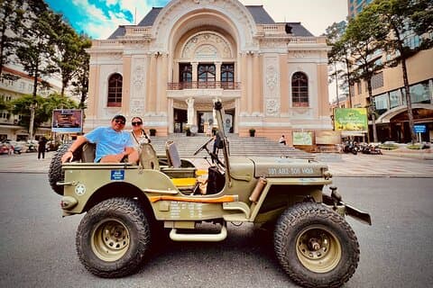 Tour privato di mezza giornata della città di Ho Chi Minh con la jeep dell'esercito americano