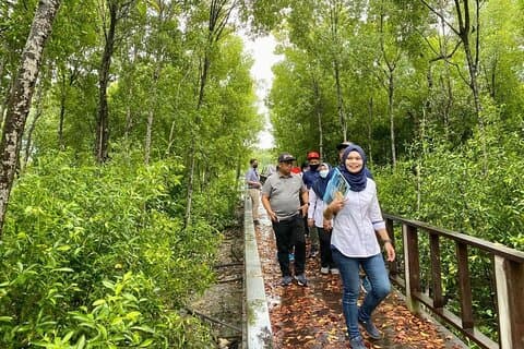 Excursão com café da manhã na cidade real de Klang com caminhada local + mangue