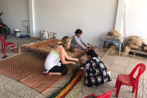 Excursão privada pelo campo em Nha Trang e visita a um orfanato