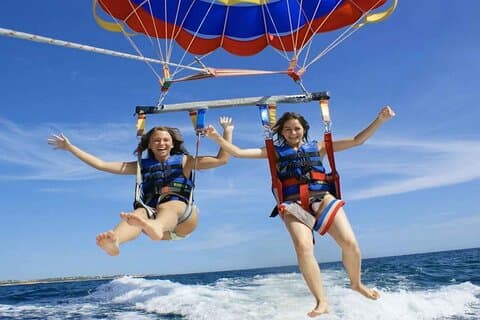 Esperienza di Parasailing a Hurghada con Transfer privato