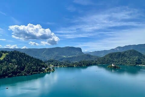 Excursão de um dia aos Alpes Eslovenos Delight Lake Bled e Ljubljana saindo de Zagreb