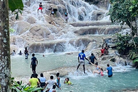 Privat Dunn River Falls + Zipline över fallen Halvdagstur