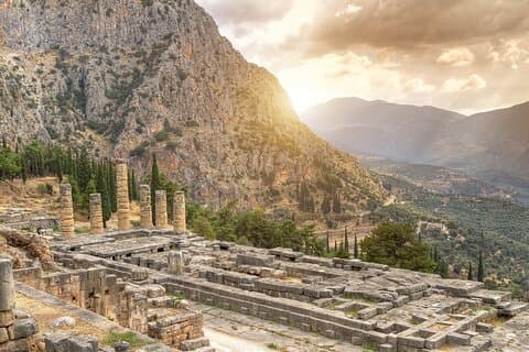 Delphi, Thermopylae, Corycian Cave 300 Spartans private tour