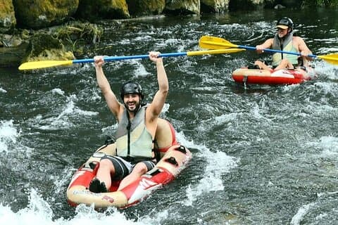 Día completo de tubing por el río y playa de Puerto Seco desde Montego Bay.