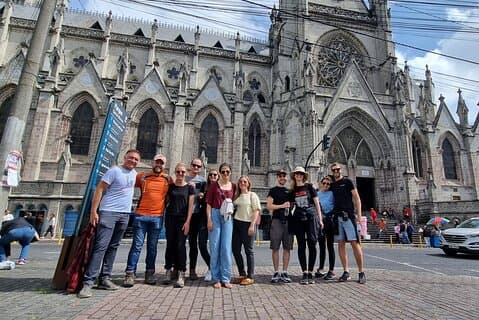 Heldag Quito: Mitt i världen + linbana + historiskt centrum