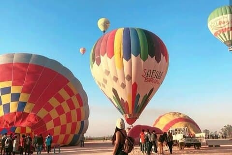 Passeio de balão de ar quente ao nascer do sol sobre Luxor