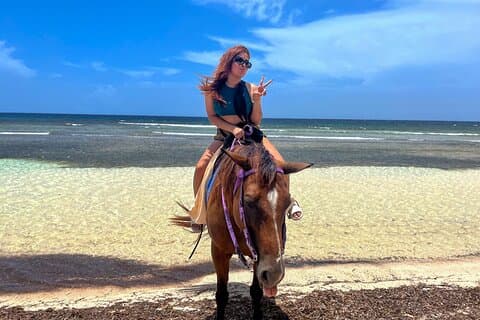 Private Tour zum Martha Brae Bamboo River Rafting und Reiten
