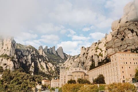 Dagtrip Barcelona naar het klooster van Montserrat & Cava Winery