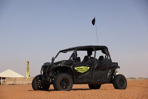 Passeio particular de buggy nas dunas em Dubai com Maverick Sport 4 lugares