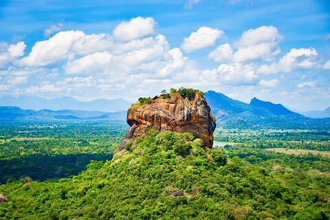 All-Inclusive-Tagestour nach Sigiriya und Dambulla ab Colombo