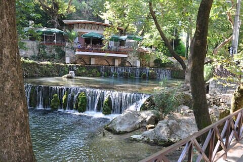 Tour de día completo a Delfos y Livadia