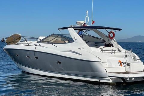 Yacht privato per un massimo di 12 persone 4 ore