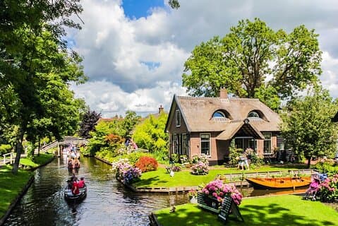 Zaanse Schans Giethoorn Private Tour von Amsterdam Canal Cruise