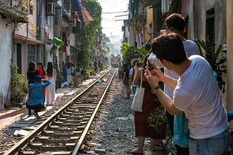 Visite privée d'une demi-journée de la ville de Hanoi: rue du train et coins cachés