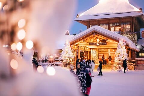 Visita guiada con recuerdos del pueblo de Papá Noel