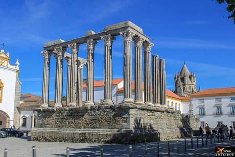 Private Full-Day Cultural Tour in Evora and Monsaraz