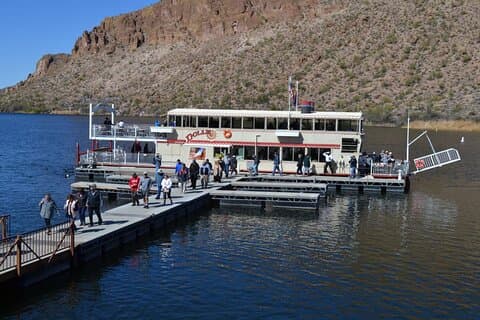 Tour privato dell'Apache Trail con crociera sul lago Canyon
