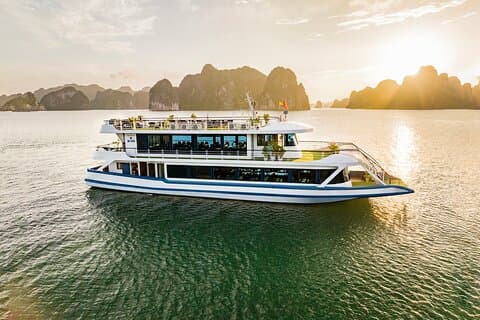 Luxur-Kreuzfahrt in der Halong-Bucht, Tagesausflug: Mittagsbuffet und Limousinenbus