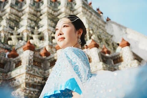 Privéfotoshoot met traditionele Thaise kleding in Wat Arun