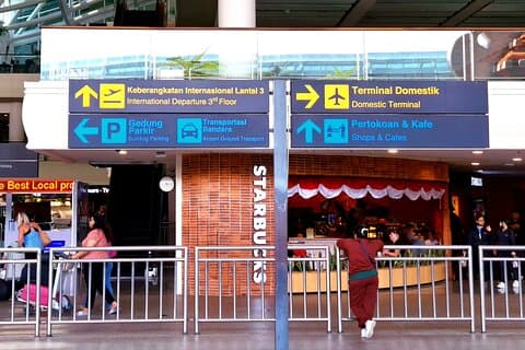 Transferência fácil do aeroporto de Bali para a área de Munduk