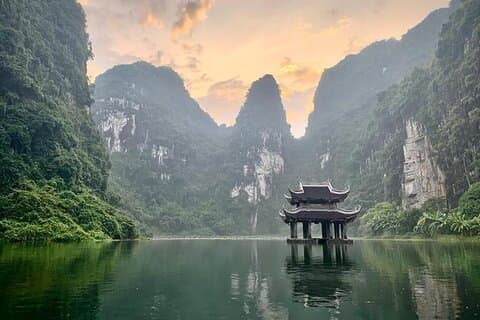 Hoa Lu - Tam Coc - Caverna Mua Dia Inteiro - LIMUSINA