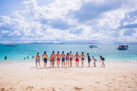 Tour privato in motoscafo Phi Phi e Khai da Phuket con trasferimento