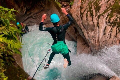 Extreem canyoning in de Cashaurco Canyon in Baños